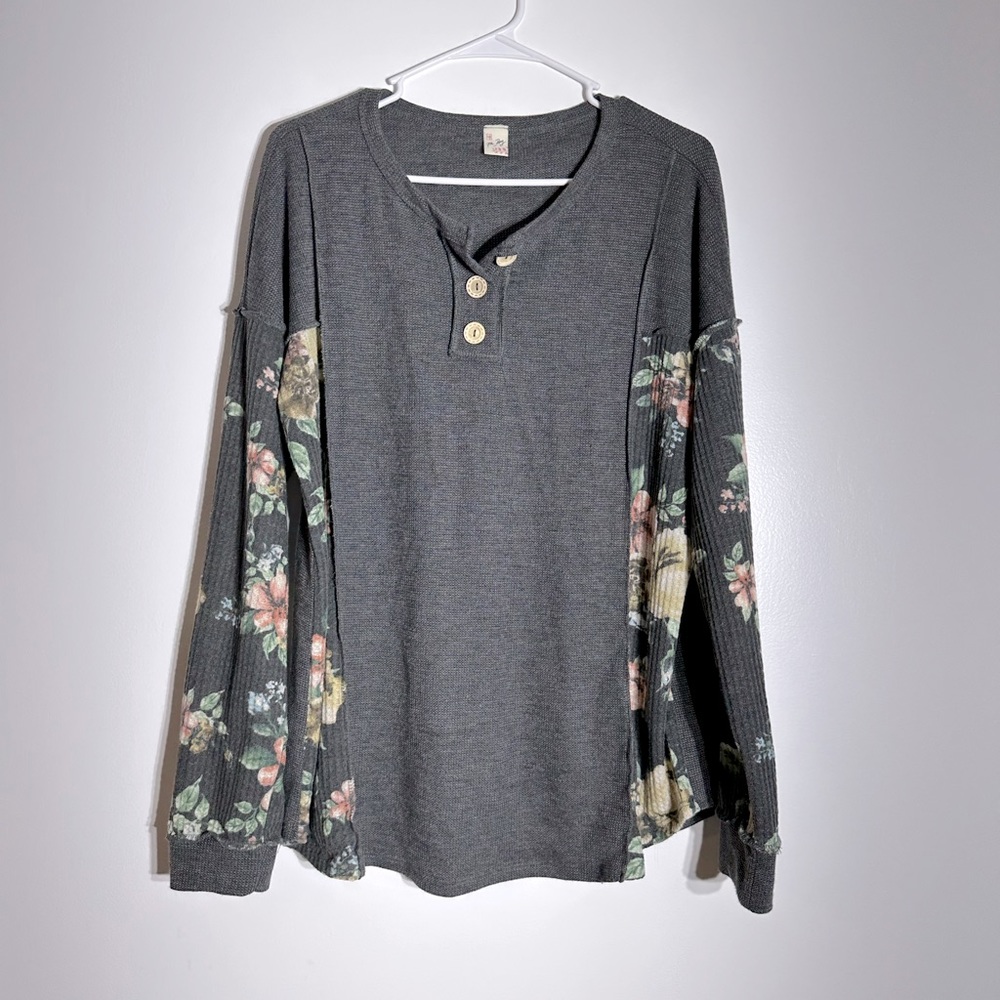 *💙 3 for $15* Grey and floral long sleeve top